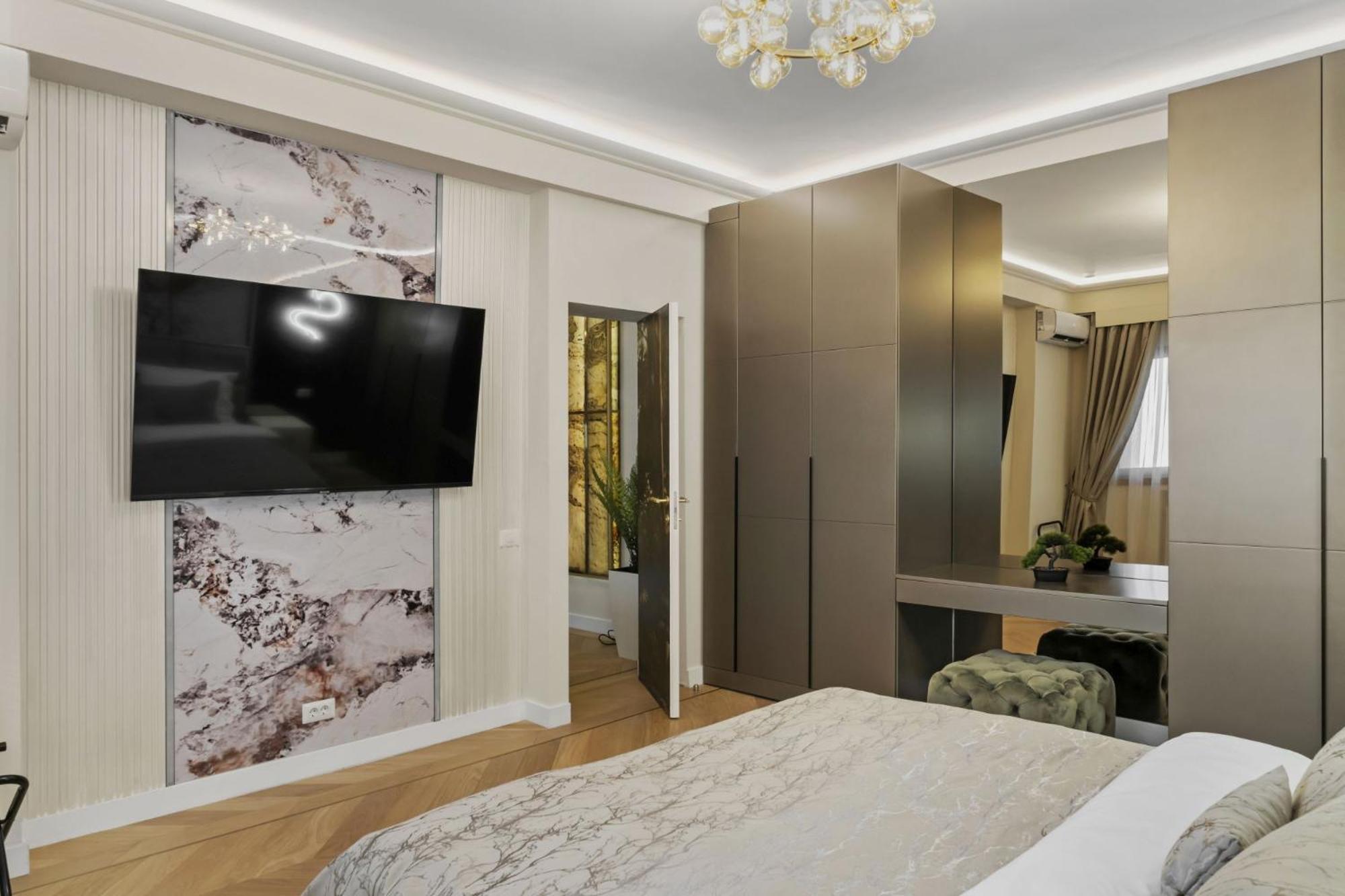 Central Two Rooms Apartment The Paradise Of Lights Bukarest Exteriör bild