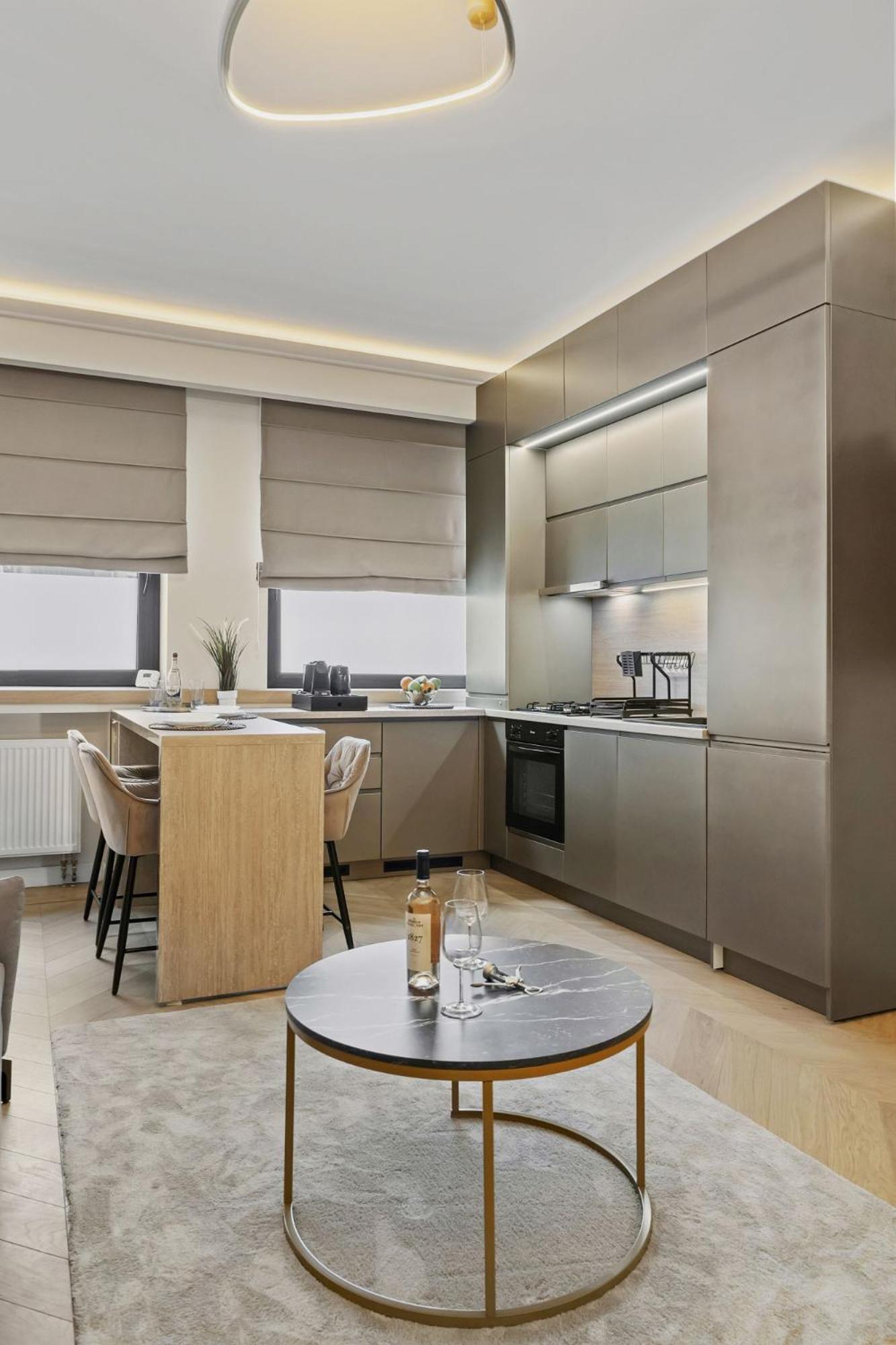 Central Two Rooms Apartment The Paradise Of Lights Bukarest Exteriör bild
