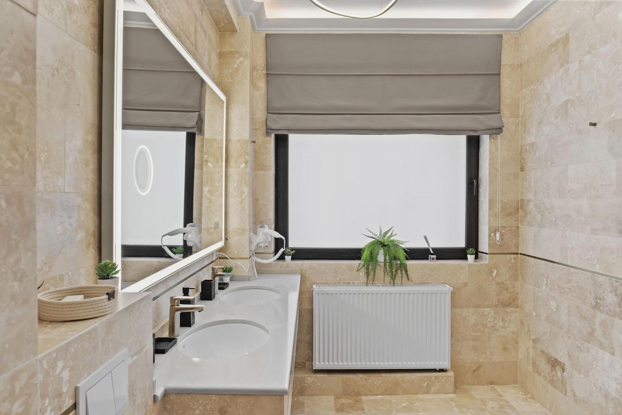 Central Two Rooms Apartment The Paradise Of Lights Bukarest Exteriör bild