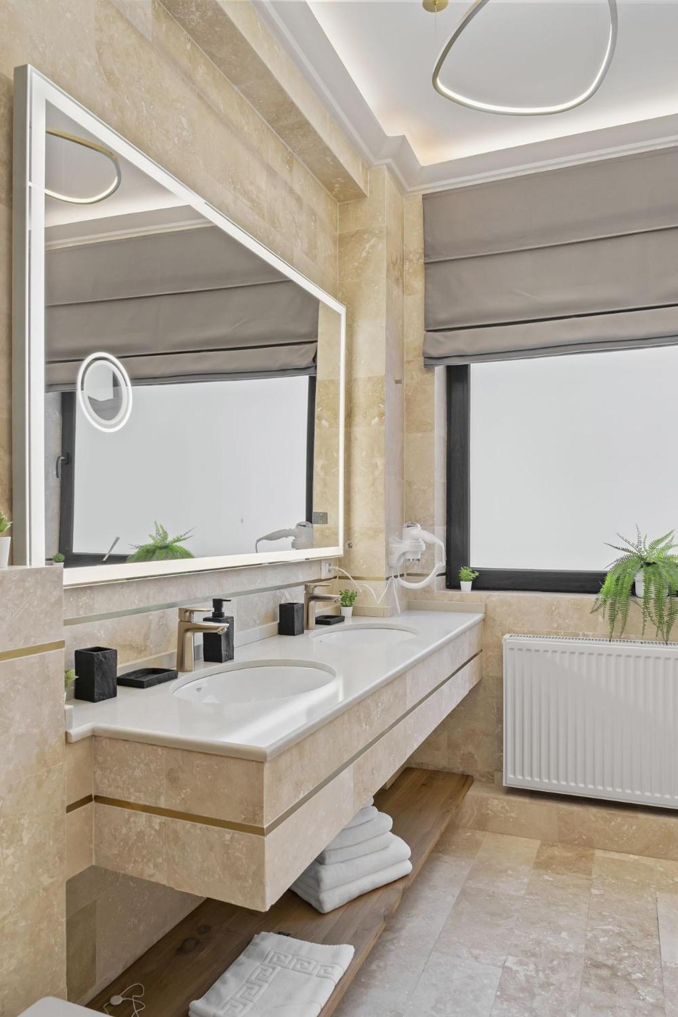 Central Two Rooms Apartment The Paradise Of Lights Bukarest Exteriör bild