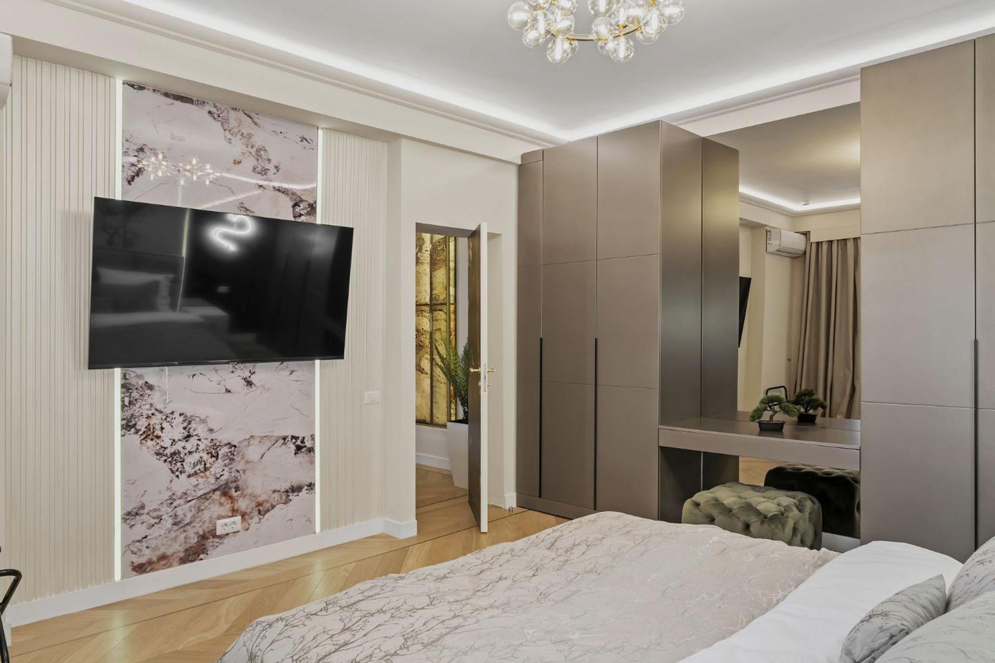 Central Two Rooms Apartment The Paradise Of Lights Bukarest Exteriör bild